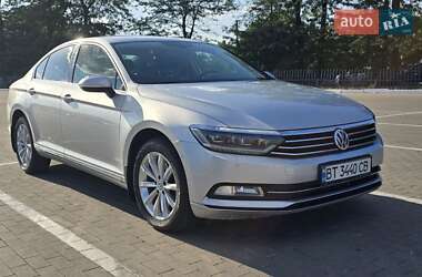 Седан Volkswagen Passat 2015 в Одессе