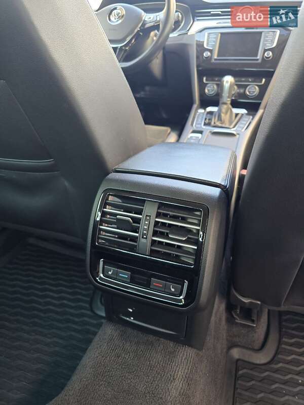 Седан Volkswagen Passat 2015 в Одессе