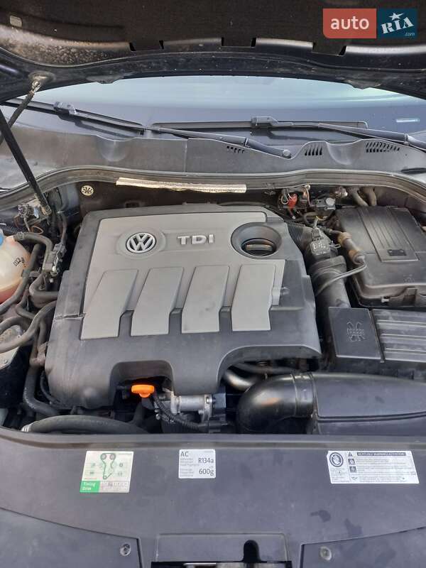 Универсал Volkswagen Passat 2011 в Буче