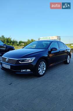Седан Volkswagen Passat 2015 в Черновцах