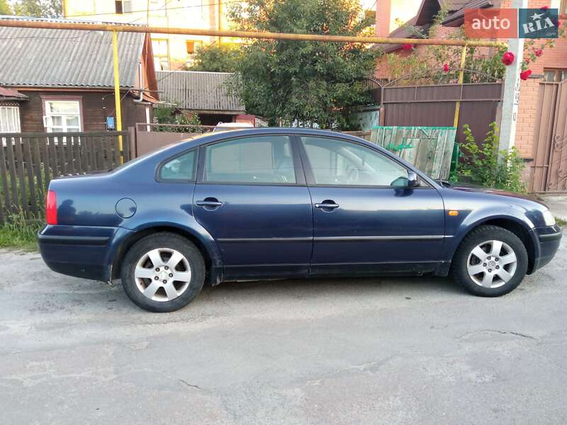 Седан Volkswagen Passat 1998 в Коростышеве