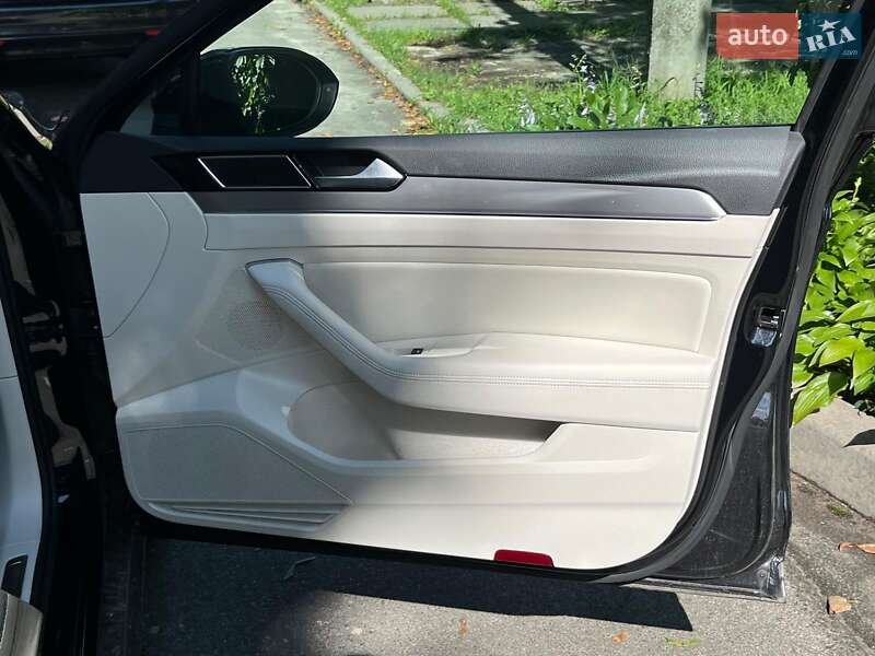Універсал Volkswagen Passat 2019 в Києві
