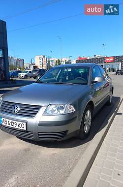 Седан Volkswagen Passat 2003 в Виннице