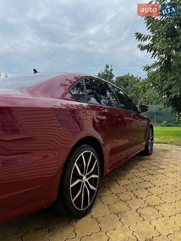 Седан Volkswagen Passat 2014 в Днепре