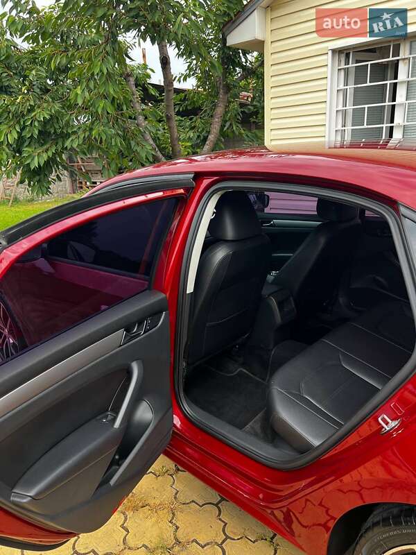 Седан Volkswagen Passat 2014 в Днепре