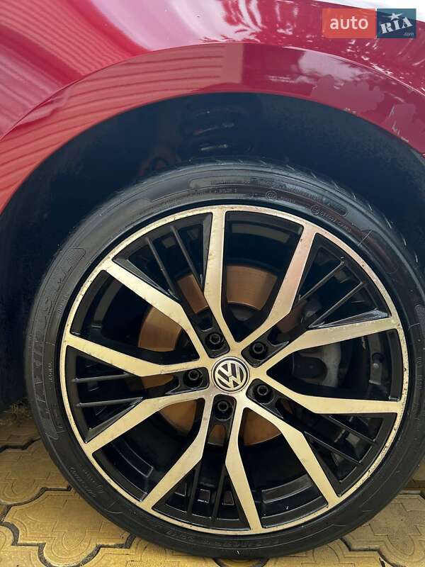 Седан Volkswagen Passat 2014 в Днепре