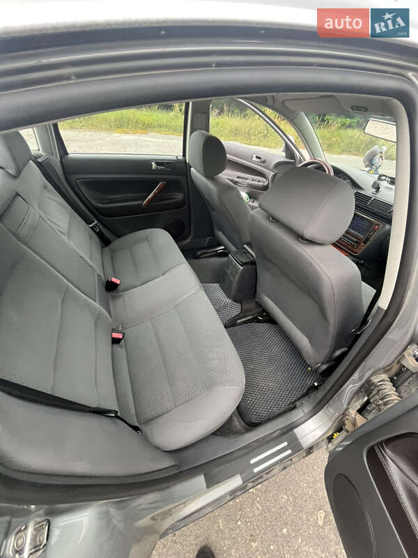 Седан Volkswagen Passat 2004 в Ковеле