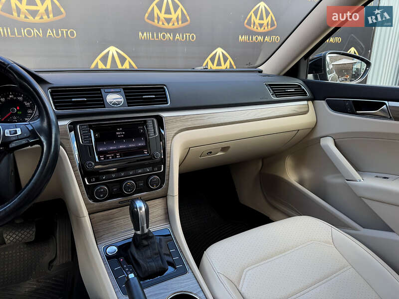 Седан Volkswagen Passat 2017 в Киеве