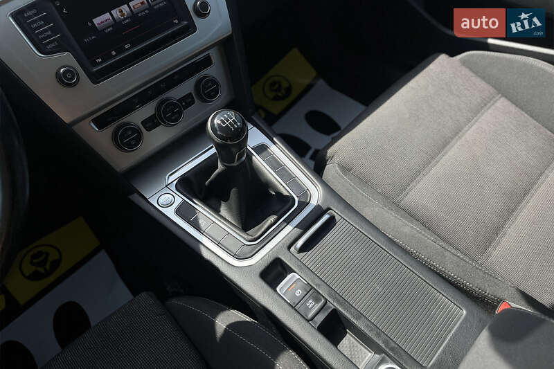 Универсал Volkswagen Passat 2015 в Мукачево