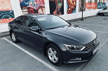 Седан Volkswagen Passat 2018 в Львові