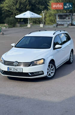 Універсал Volkswagen Passat 2011 в Рівному