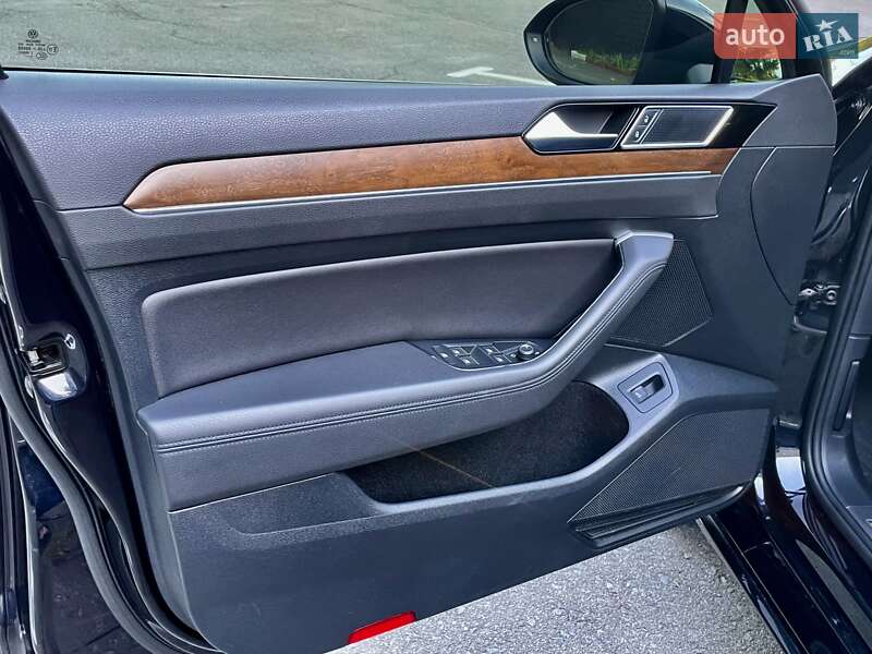 Седан Volkswagen Passat 2015 в Киеве