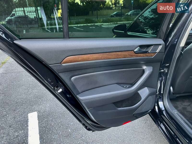 Седан Volkswagen Passat 2015 в Киеве