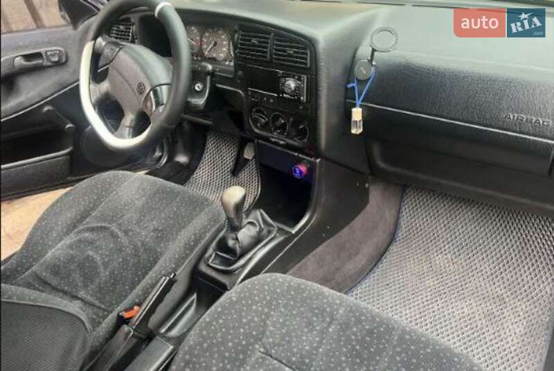 Седан Volkswagen Passat 1995 в Виннице