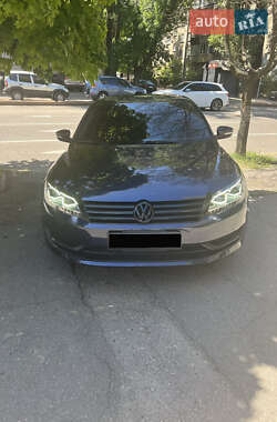 Седан Volkswagen Passat 2013 в Дніпрі