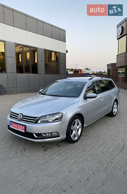 Универсал Volkswagen Passat 2011 в Ровно