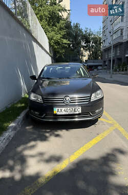 Седан Volkswagen Passat 2013 в Киеве