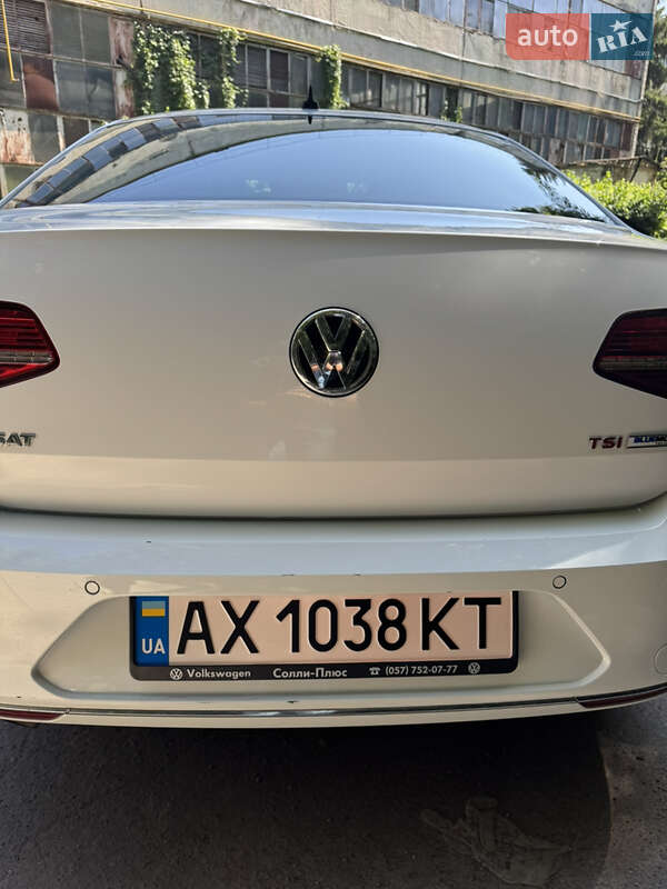 Седан Volkswagen Passat 2015 в Хмельницком