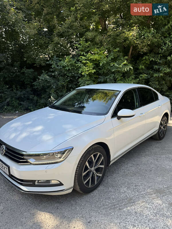 Седан Volkswagen Passat 2015 в Хмельницком