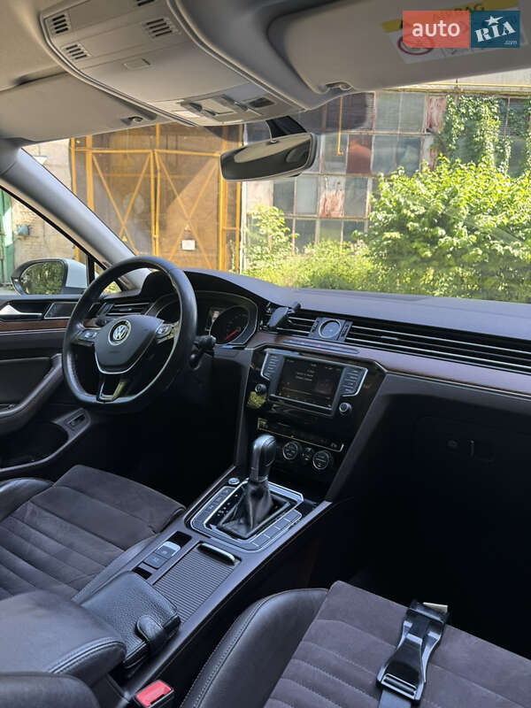 Седан Volkswagen Passat 2015 в Хмельницком