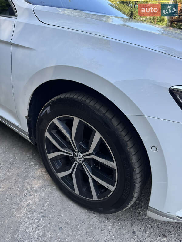 Седан Volkswagen Passat 2015 в Хмельницком