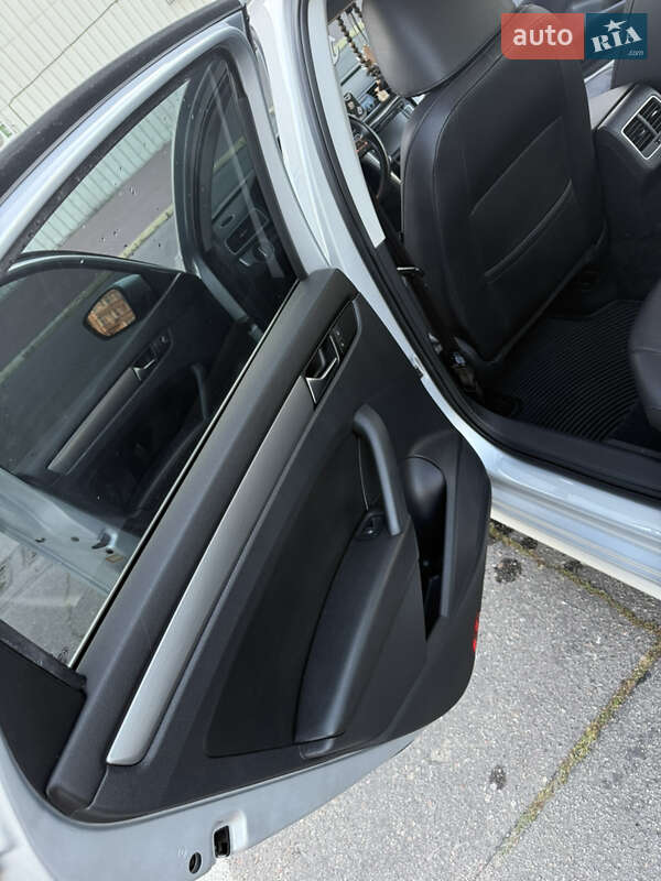 Седан Volkswagen Passat 2014 в Славянске фото 14 Седан Volkswagen Passat 2014 в Славянске