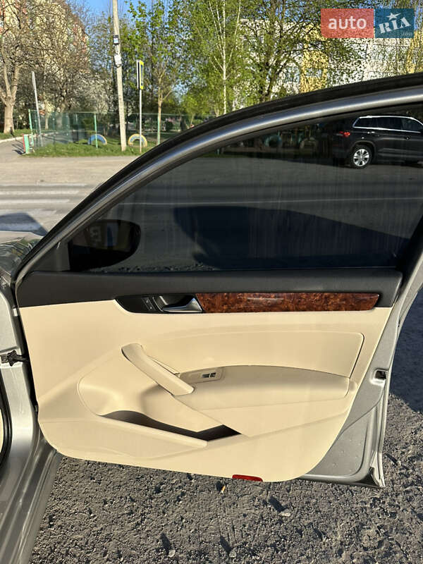 Седан Volkswagen Passat 2012 в Хмельницькому