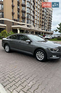 Седан Volkswagen Passat 2015 в Киеве