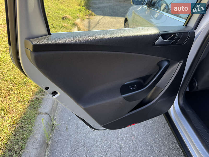 Универсал Volkswagen Passat 2010 в Киеве фото 37 Универсал Volkswagen Passat 2010 в Киеве