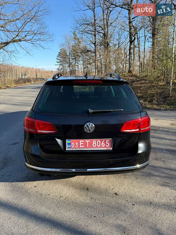 Універсал Volkswagen Passat 2012 в Житомирі