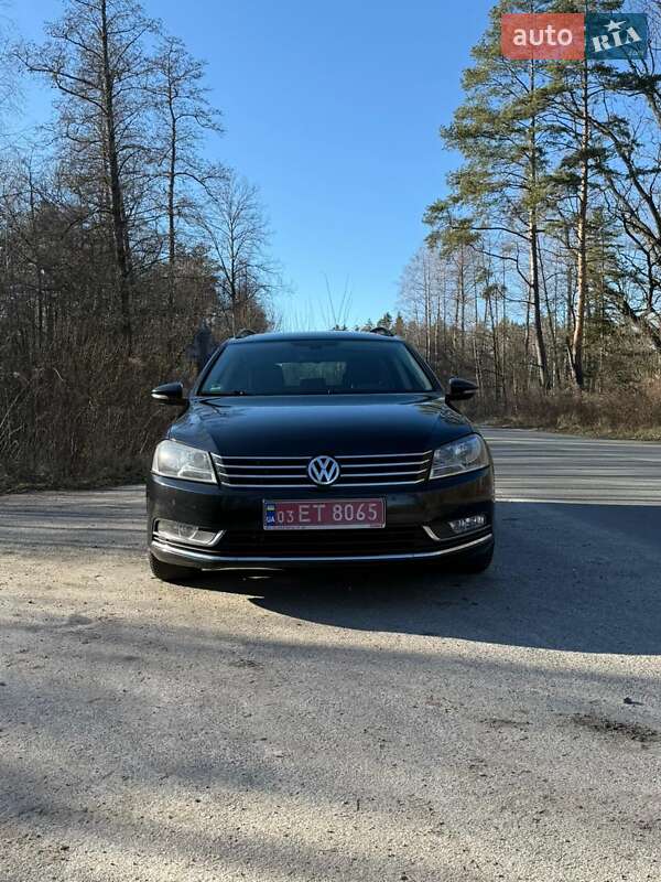 Універсал Volkswagen Passat 2012 в Житомирі