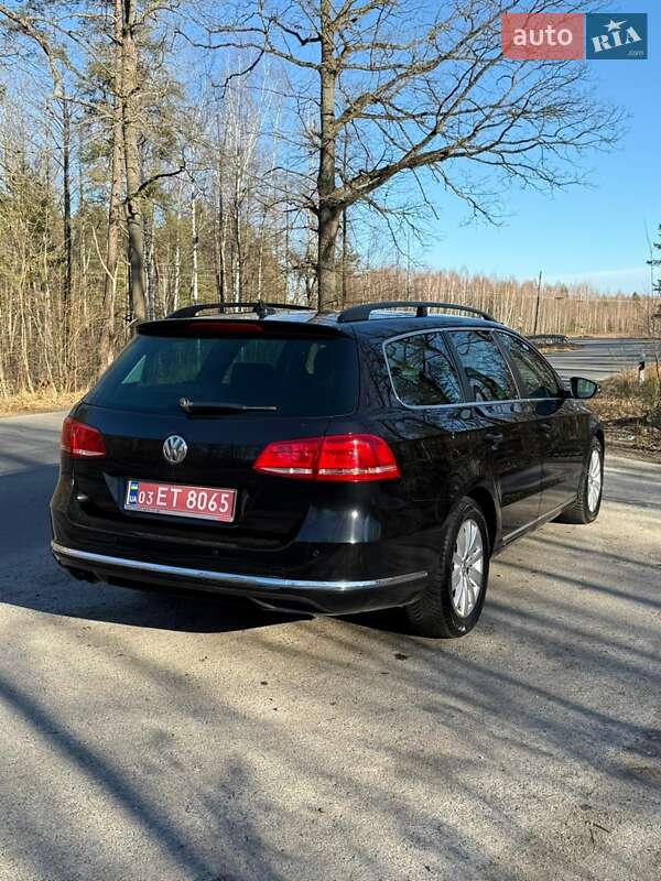 Універсал Volkswagen Passat 2012 в Житомирі