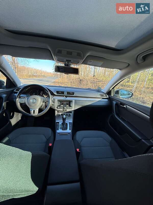 Універсал Volkswagen Passat 2012 в Житомирі