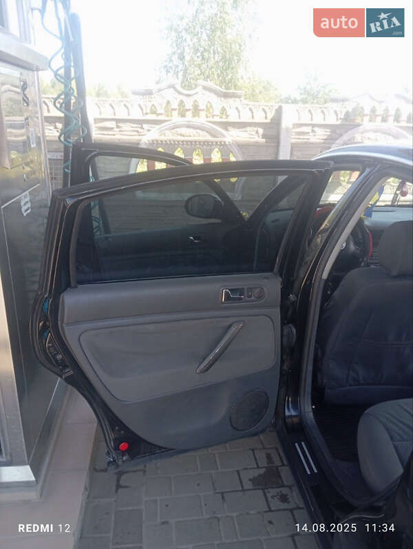 Седан Volkswagen Passat 2003 в Олевську