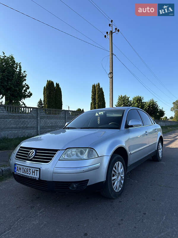 Седан Volkswagen Passat 2005 в  фото Седан Volkswagen Passat 2005 в