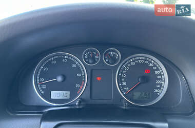 Седан Volkswagen Passat 2005 в  фото 8 Седан Volkswagen Passat 2005 в