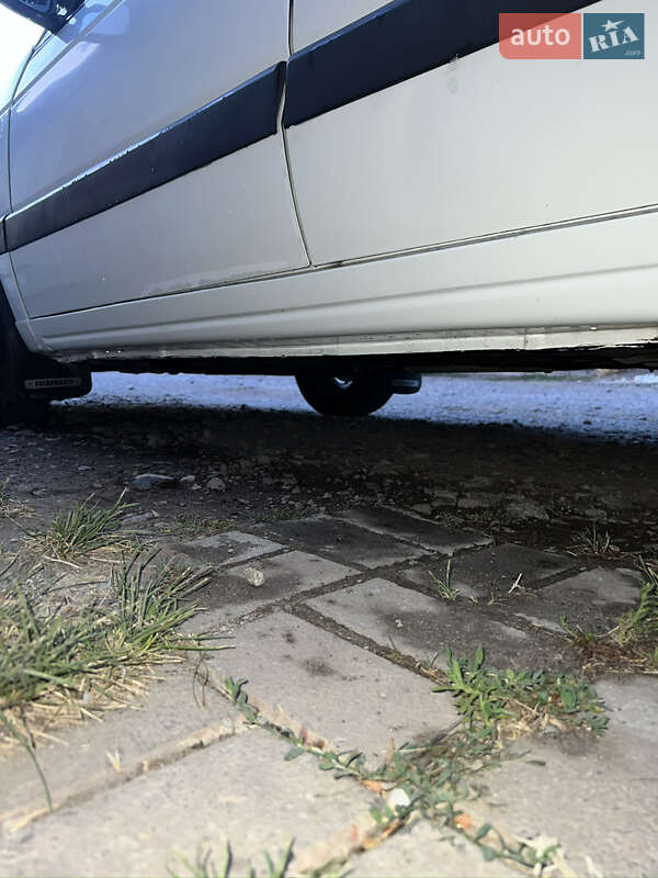 Седан Volkswagen Passat 1989 в Кривому Розі