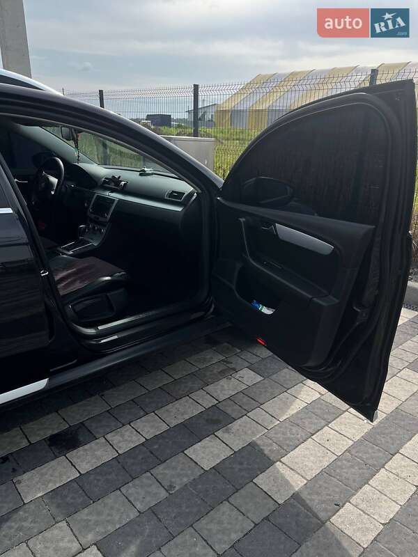 Універсал Volkswagen Passat 2012 в Львові