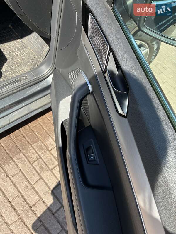 Седан Volkswagen Passat 2015 в Житомирі