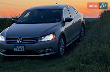 Седан Volkswagen Passat 2012 в Рівному