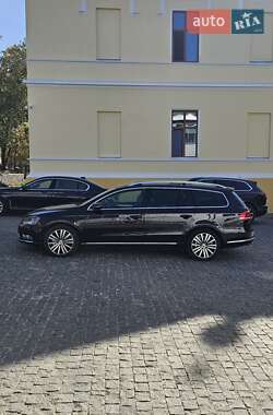 Універсал Volkswagen Passat 2011 в Чернівцях
