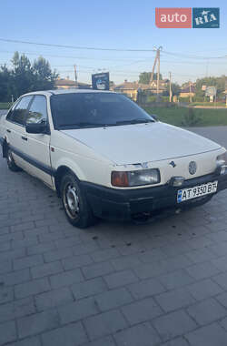 Седан Volkswagen Passat 1993 в Долині