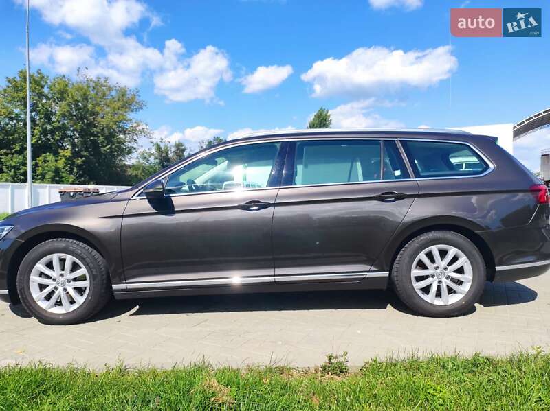 Універсал Volkswagen Passat 2015 в Житомирі