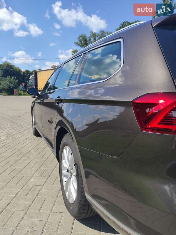 Універсал Volkswagen Passat 2015 в Житомирі
