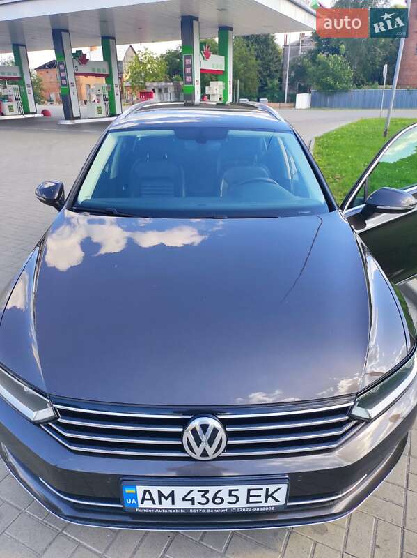 Універсал Volkswagen Passat 2015 в Житомирі