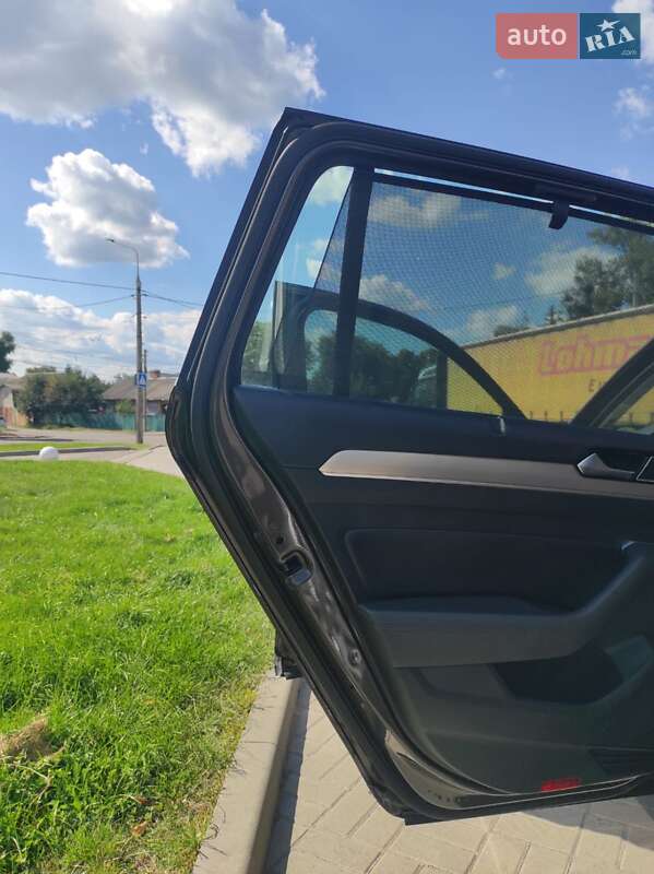 Універсал Volkswagen Passat 2015 в Житомирі