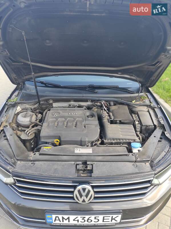 Універсал Volkswagen Passat 2015 в Житомирі