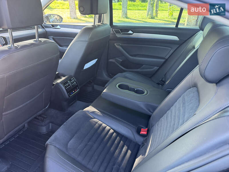 Седан Volkswagen Passat 2016 в Стрию