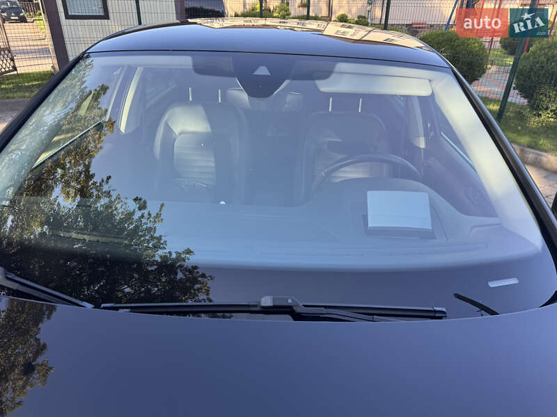 Седан Volkswagen Passat 2016 в Стрию