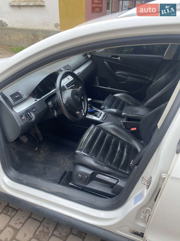 Універсал Volkswagen Passat 2010 в Ужгороді